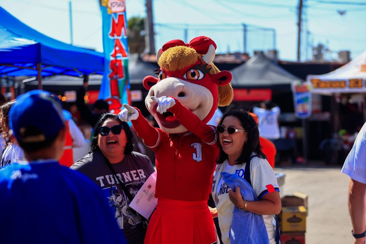 La marea azul llegó al Toros Mobil Park, el hogar de los astados