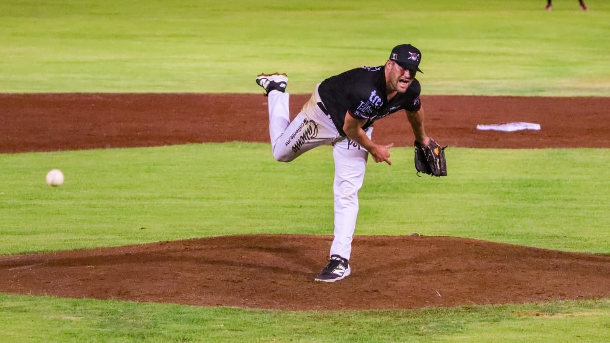 Joe Record comanda blanqueada combinada de Piratas sobre Dorados