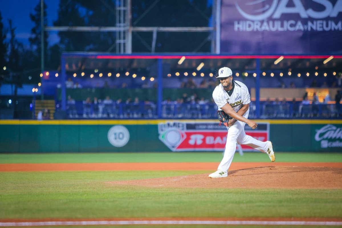 Rieleros gana el primero a Pericos en el andén