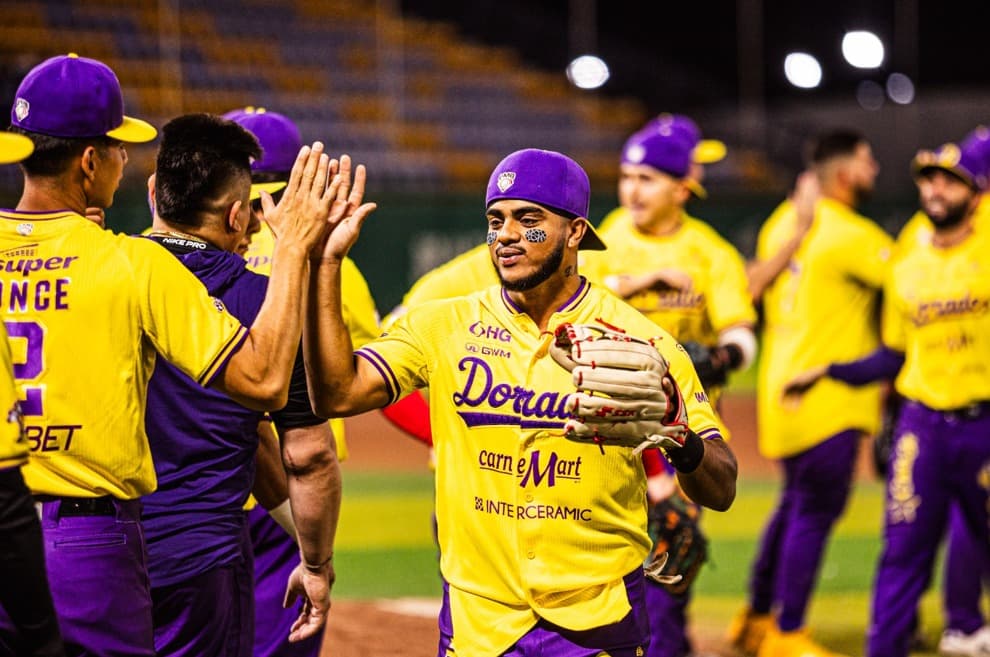 Dorados se adelanta en la serie frente a los Toros en el Estadio Héctor Espino