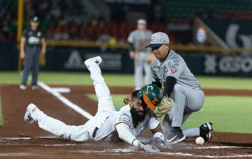 Ramos brilla a la ofensiva, Brennan en la lomita y los Leones vencen a los Tigres
