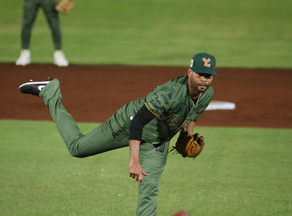De la mano de Esmil Rogers los Leones vencen a los Tigres