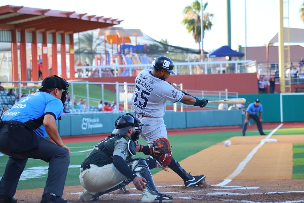 Se lleva Sultanes la serie con triunfo 7-4 en extrainnings sobre los Dos Laredos