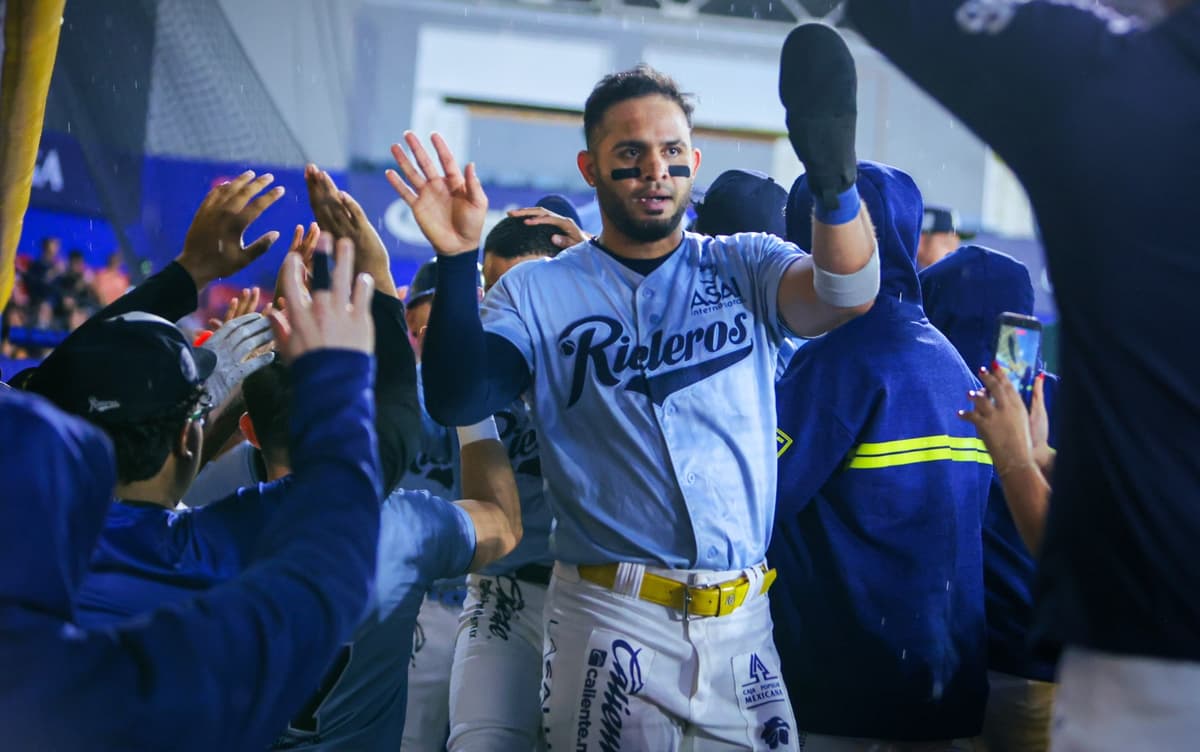 Rieleros vence en el primero a Toros en el andén del Romo Chávez
