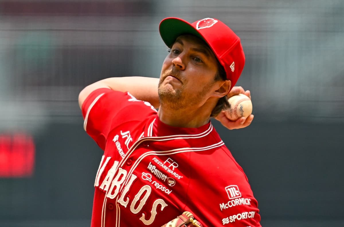 Trevor Bauer a la loma de los disparos el sábado por el México ante Querétaro