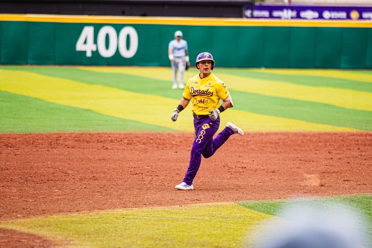 Joel Flores hace historia al batear el ciclo en el triunfo Dorado sobre Rieleros
