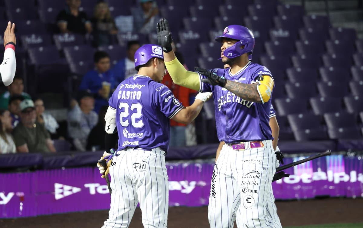 Conspiradores remonta con rally de 10 carreras y vence a los Bravos