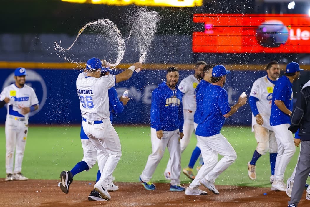 Charros deja tendidos a los Saraperos en la apertura de serie en Jalisco