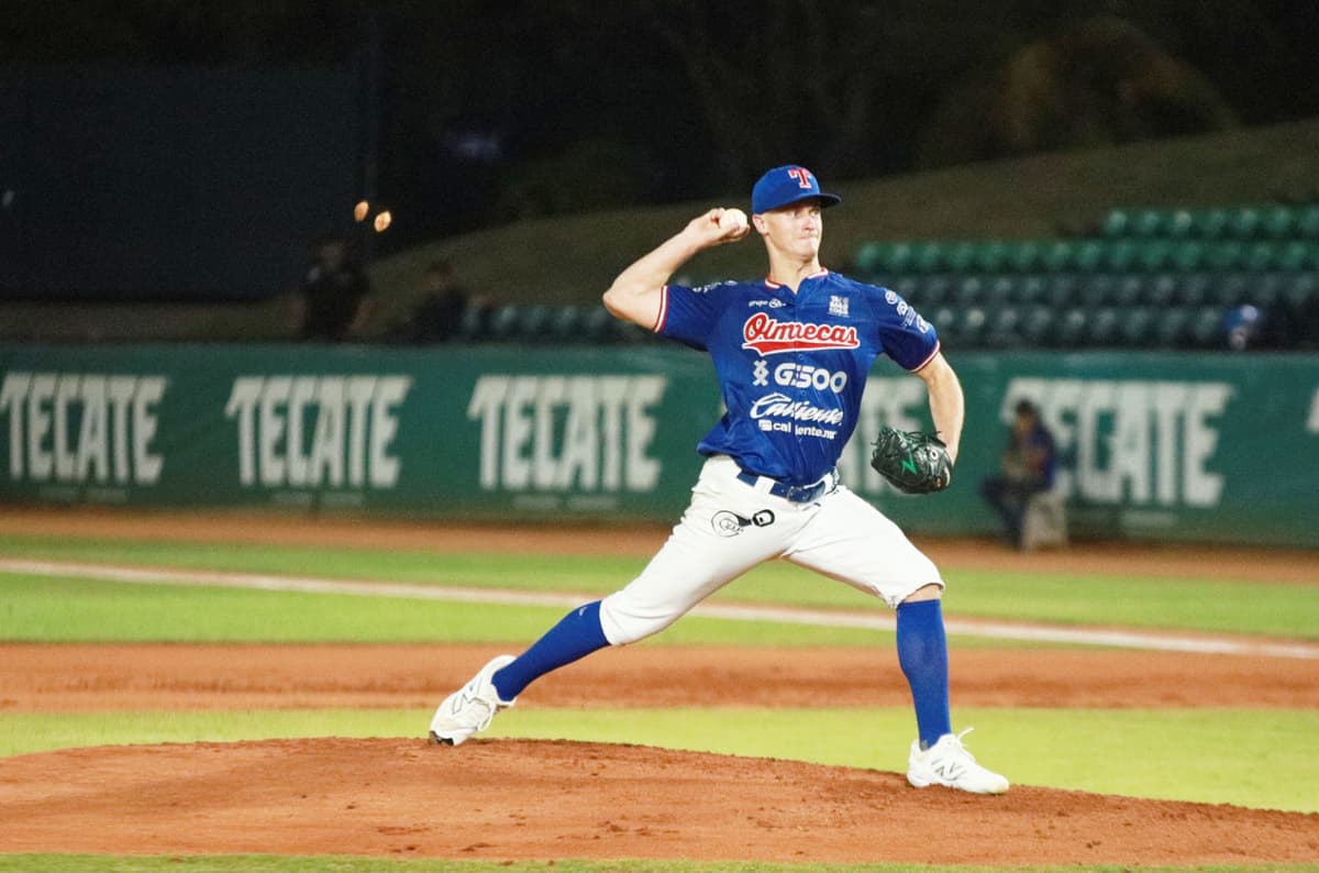 Olmecas asegura serie ante Leones con pitcheo de Cushing y bateo de Hernández