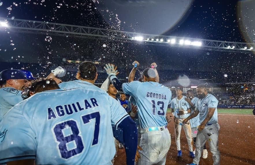 ¡Espectacular remontada y Charros deja en el terreno a Acereros!