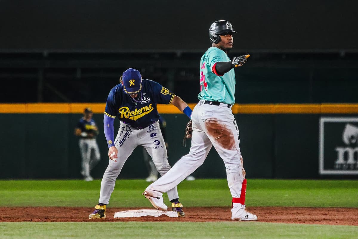 Con remontada Saraperos se impone 9-7 a Rieleros y asegura la serie