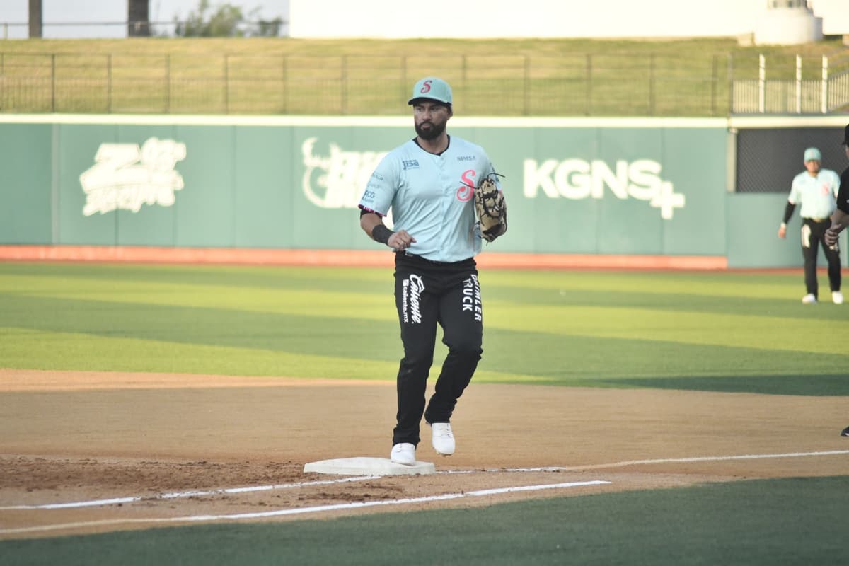 Con rally en el noveno inning Saraperos igualó la serie en Laredo