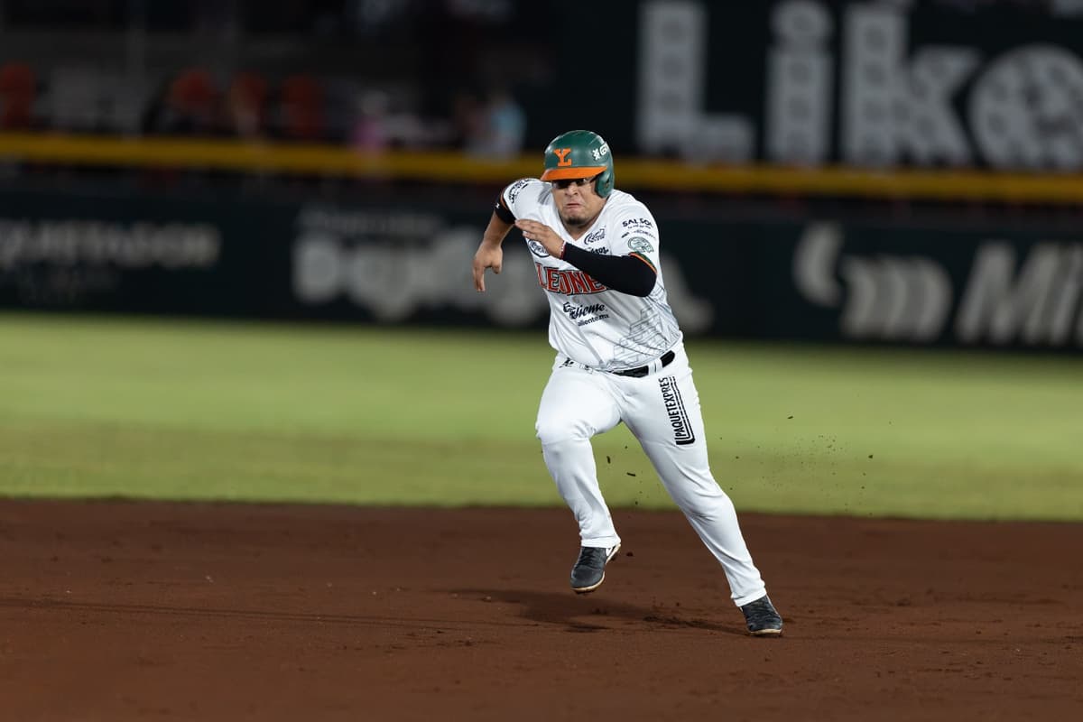 Con un rally en la tercera tanda Leones vence a los Pericos en el primero de la serie