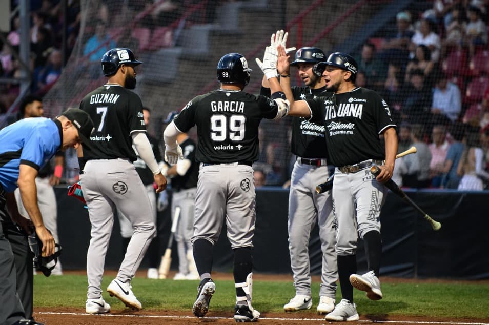 Ataca Toros desde el comienzo y se queda con el primero de la serie