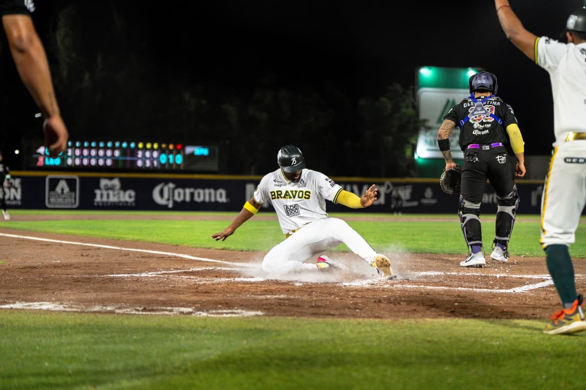 Con jugoso rally en la séptima, Bravos derrota a Conspiradores y amarra la serie