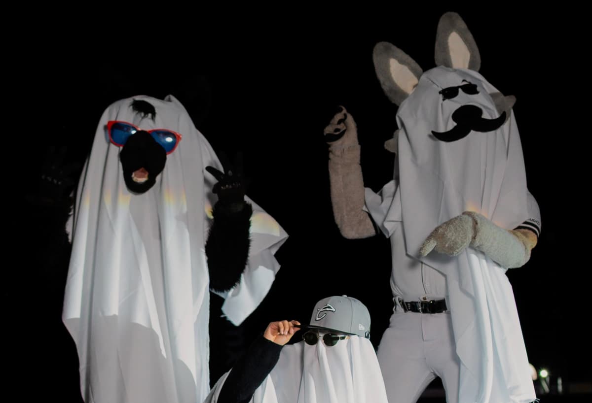 Festejan Rango y Zeus Halloween en el Volcán de Villa