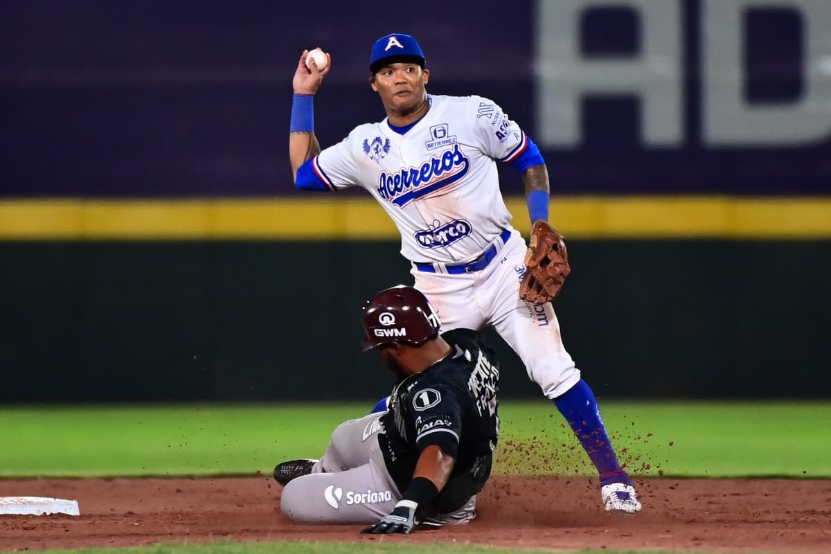 Algodoneros Unión Laguna se adelanta en Monclova.