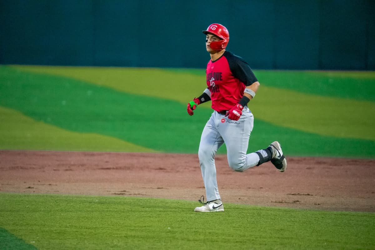Bateo oportuno de Caliente para vencer en atropellado juego a Dorados