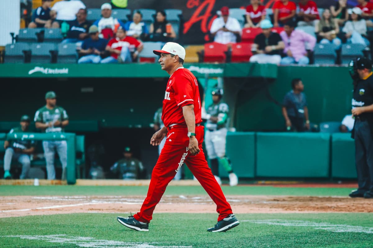 El Águila tiene cuerpo técnico completo