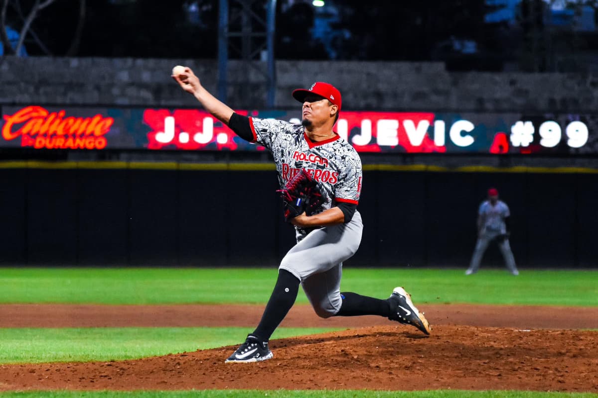 Ronald Medrano seguirá defendiendo los colores de Rieleros