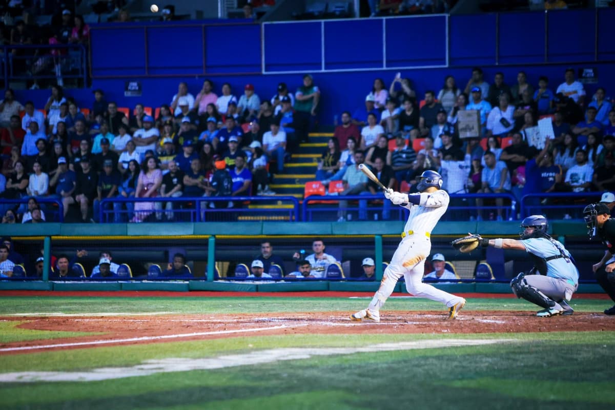 Rieleros deja en el terreno a Charros y evita la barrida
