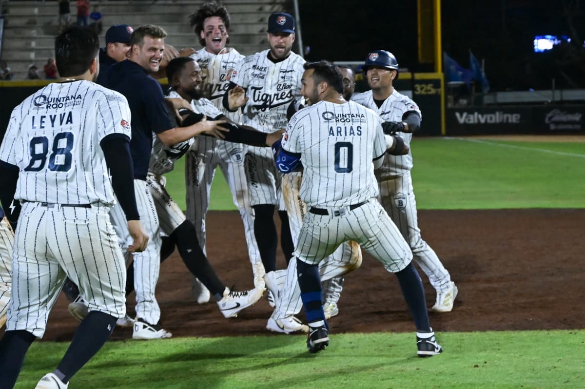 Tigres deja en el terreno a Dorados en juego de película