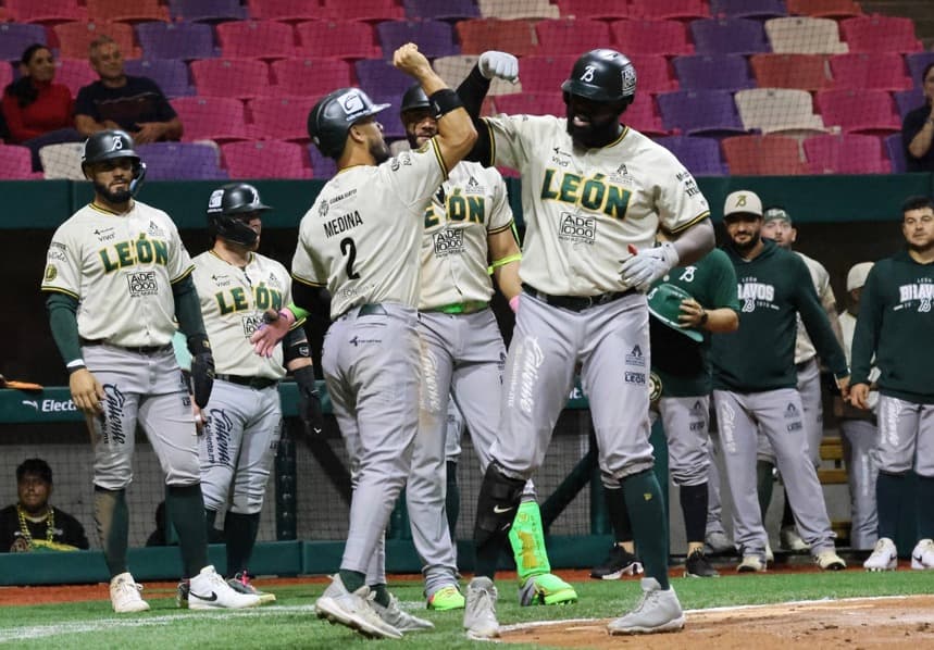 Explota la ofensiva visitante y Bravos empareja la serie en el Estadio Yu´Va